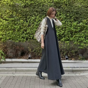 ラクでオシャレに決まる黒ワンピが主役【モデル私服コーデ】