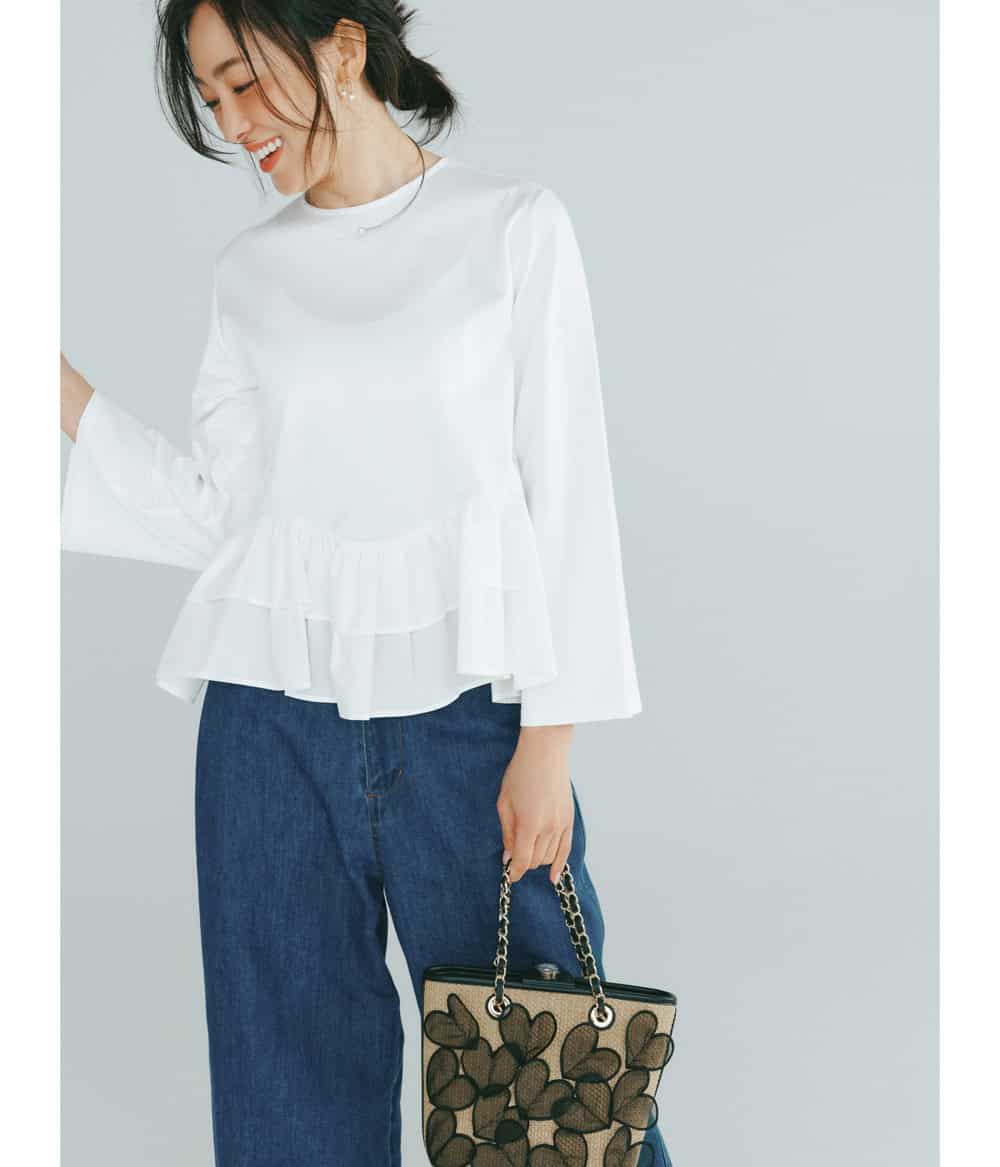 裾フリルトップスモデル着用