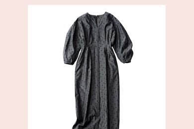 【大草直子さんの推し】ママ友・同僚に褒められる！40代の本命「黒ワンピ・白シャツ」