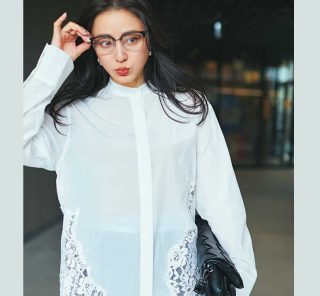 40代の“地味見え”は「女っぽシャツ」で解決！通勤もママ友ランチも１着で〈3選〉