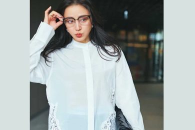 40代の“地味見え”は「女っぽシャツ」で解決！通勤もママ友ランチも１着で〈3選〉