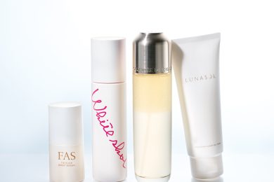 もう「くすみ」を諦めない！40代の肌が見違える、最新技術の【透明感奪取】コスメ4選