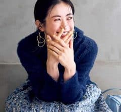 40代の春コーデ、“いつもよりちょっと甘め”でも「ネイビー軸」なら上品に成功！