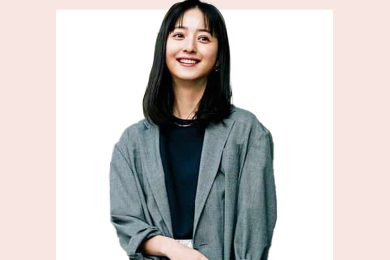 “無地トップス”で最高のオシャレを！40代に似合う今どき【花柄スカート】２選