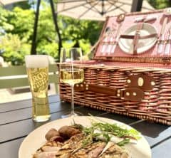 【期間限定】「ジャヌ東京」のテラスで“お洒落ピクニック”はいかが？ ワイン片手に愛犬と至福のひとときを