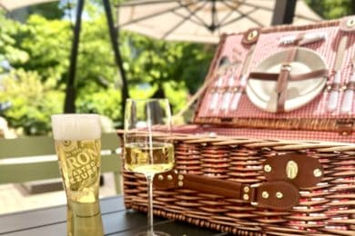 【期間限定】「ジャヌ東京」のテラスで“お洒落ピクニック”はいかが？ ワイン片手に愛犬と至福のひとときを