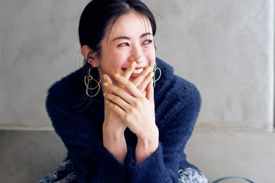 ふわもこニット×華やぎスカートの甘盛りコーデも【ネイビー】で上手に引き算