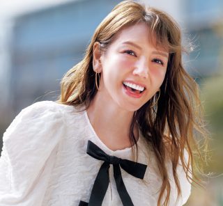 1枚でパッと華やか！急な夏日も可愛く乗りきる【リボンブラウス】