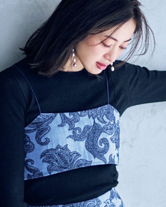 ワンピともひと味違う【柄セットアップ】でネイビーの新境地を切り拓く