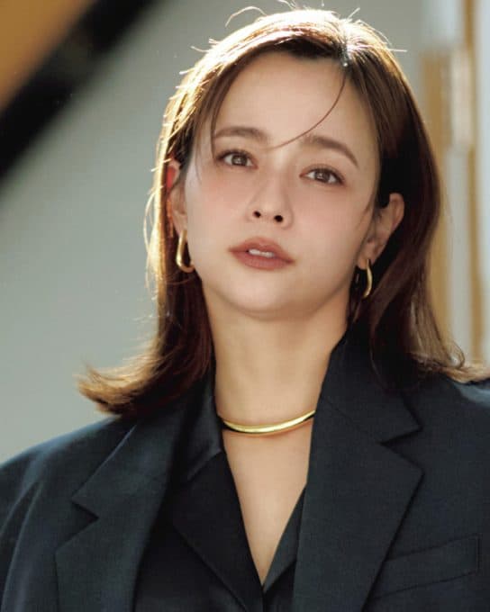 媚びないけど、しなやか。40代こそふさわしい【大人の黒の纏い方】