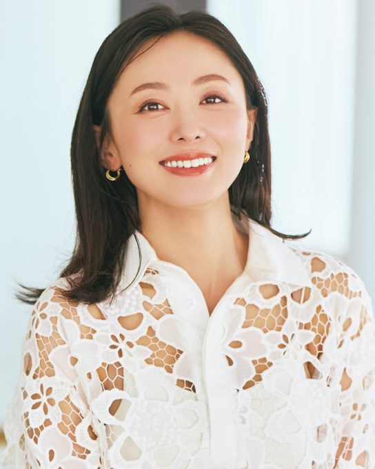 デニムと相性抜群！カジュアル派も照れずに着られる【レーストップス】