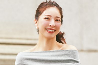 【オフショルトップス×シアースカート】洗練グレーで大人の肌見せも堂々と！