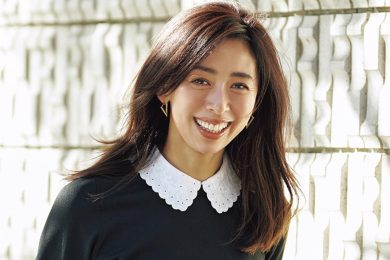 【レースの衿付きトップス】で保護者会の学校服にもさりげない更新感を