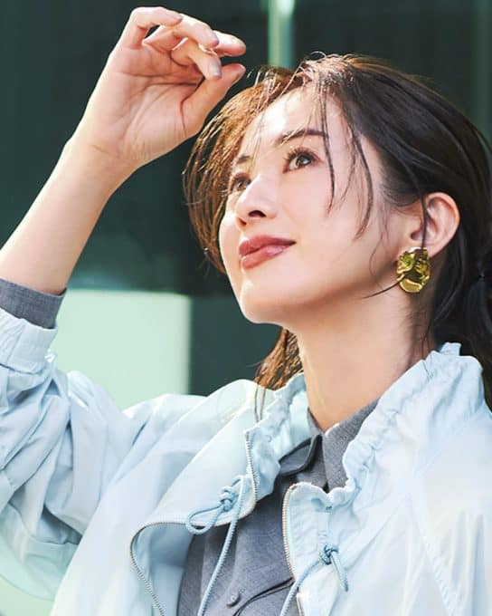 梅雨入り前に備えておきたい【撥水・薄軽アウター】が端境期のお守りに