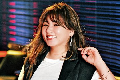 【野呂佳代さんコーデ】女子会は“異素材ロングジレ”で感度の高いスタイルに