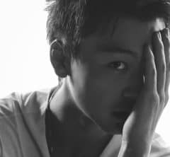 竹内涼真さん【特別カット集】モノクロ写真に滲み出る色気と息を呑む迫力！