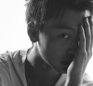 竹内涼真さん【特別カット集】モノクロ写真に滲み出る色気と息を呑む迫力！