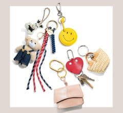 去年のカゴバッグも“じゃらづけ”で今っぽく！40代が品よく盛れる【バッグチャーム】11選