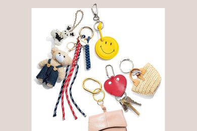 去年のカゴバッグも“じゃらづけ”で今っぽく！40代が品よく盛れる【バッグチャーム】11選