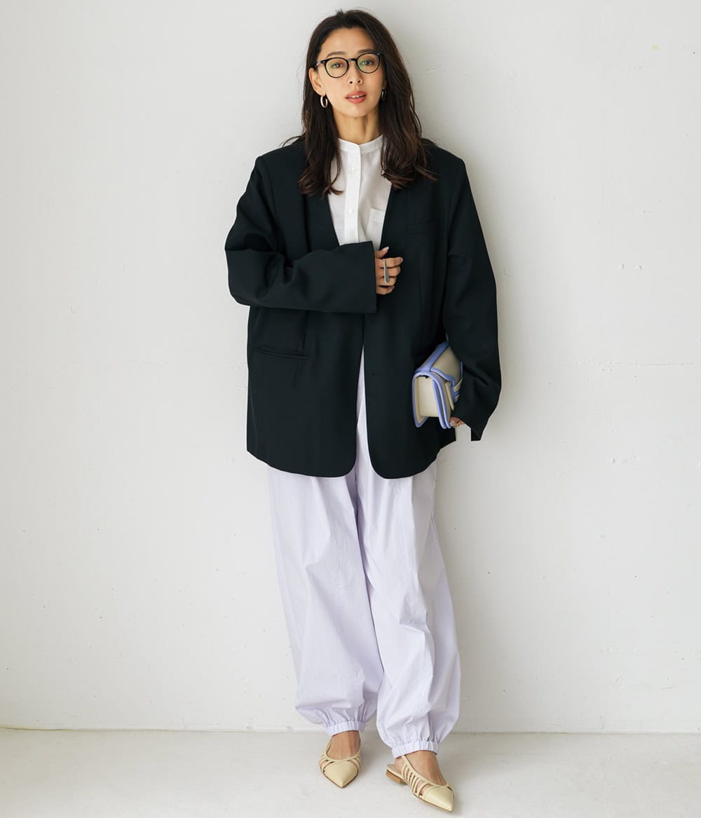 野沢和香 黒ジャケット 白ノーカラーシャツ パープルバルーンパンツ