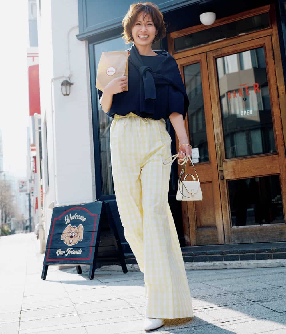 畑野ひろ子 ネイビーニット イエローチェックパンツ コーデ