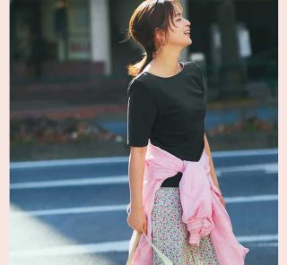 40代ママにちょうどいい「ほんのり女っぽい」カジュアルコーデ。“甘くないピンク”で上品に！