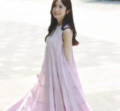 今、40代の夏ワンピは「黒以外」にシフト！体型カバーもきれい見えも叶う〈3選〉
