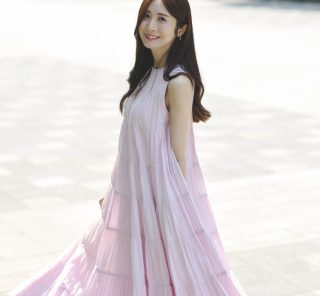 今、40代の夏ワンピは「黒以外」にシフト！体型カバーもきれい見えも叶う〈3選〉