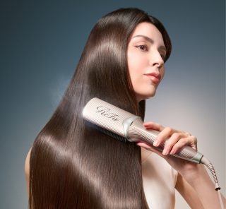 ReFaの新ヘアアイロンで「質感改善」。40代のうねり・パサつきを抑え、指通りなめらかに