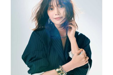 蛯原友里さんと始める、40代の“わがまま”な【大人の紺活】ファッション