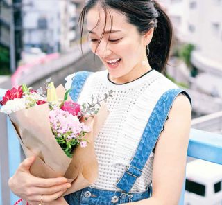 40代ママ【休日デニムコーデ】4選。今年は“女っぽい”“大人可愛い”を楽しむ母の日に！