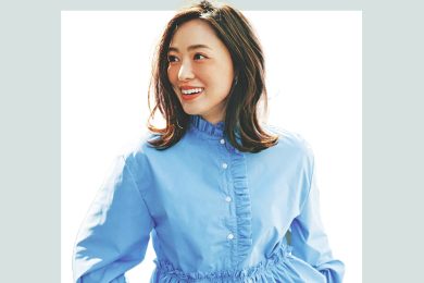40代の「体型がキレイ見えする」通勤コーデ４選。“旬ブラウス”で簡単に！