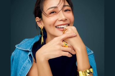 40代の普段コーデは【地金ジュエリー】で垢抜ける！今っぽい“旬デザイン”は？