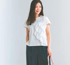 40代は「Tシャツ×パンツ」でも華やぎたい!【盛れる白T】で簡単に〈4選〉