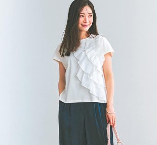 40代は「Tシャツ×パンツ」でも華やぎたい！【盛れる白T】で簡単に〈4選〉