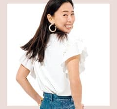 「甘コンサバ派」40代のデニムコーデ5選。流行“薄色デニム”もカジュアルすぎず華やぐ!