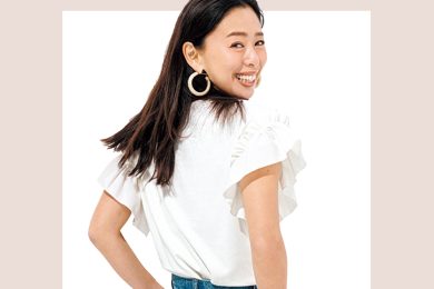 「甘コンサバ派」40代のデニムコーデ3選。流行“薄色デニム”もカジュアルすぎず華やぐ！