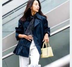 通勤にヘビロテ「夏ハオリ」2選。40代に【短丈の薄トレンチ】が大人気！