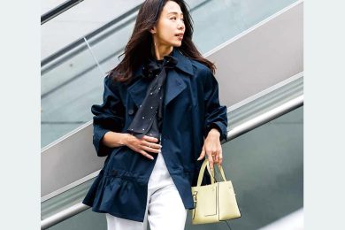 通勤にヘビロテ「夏ハオリ」2選。40代に【短丈の薄トレンチ】が大人気！