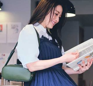 パンツ派40代ママに、“ゆるっと大人可愛い”【キレイめカジュアル】コーデ2選