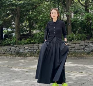 足元だから思い切り差し色イエローで遊ぶ！【モデル私服コーデ】