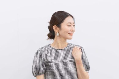真夏の40代は「ほぼ黒」が正解！【ユニクロ アンド セシリー バンセン】で上品に〈新作コーデ3選〉