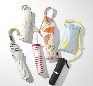 40代が「雨の日も盛れる♡」きれいめな日傘6選【さすだけで−18.4℃を謳うものも⁉】