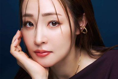 「どんどん美女化してる」話題の大沢あかねさん、撮影前に愛用する【殿堂コスメ】