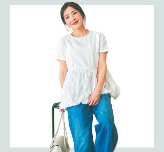 「デニムが上品に盛れる」目線で選ぶ！6月に活躍する【着映え白トップス】4選