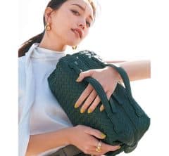 蛯原友里さんと選ぶ【ボッテガ・ヴェネタ】名品4選。仕事も休日も、どんな時も自信をくれる！
