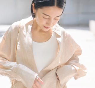 【ユニクロ・GU】オシャレ40代がリアルに「多色買い」したアイテムは？〈コーデ9選〉