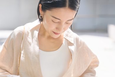 【ユニクロ・GU】オシャレ40代がリアルに「多色買い」したアイテムは？〈コーデ9選〉