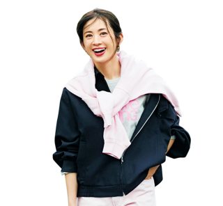 40代の“地味見え”は「トレンドカラー投入」で即クリア！上品に映える〈3選〉