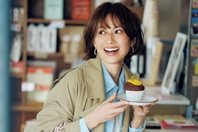 40代のカラーコーデ】色×色の上級テクはブルーのグラデをつなぎ役に！